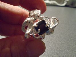 Ring Grösse 8, silberfarbig, quadratischer Stein, schwarz