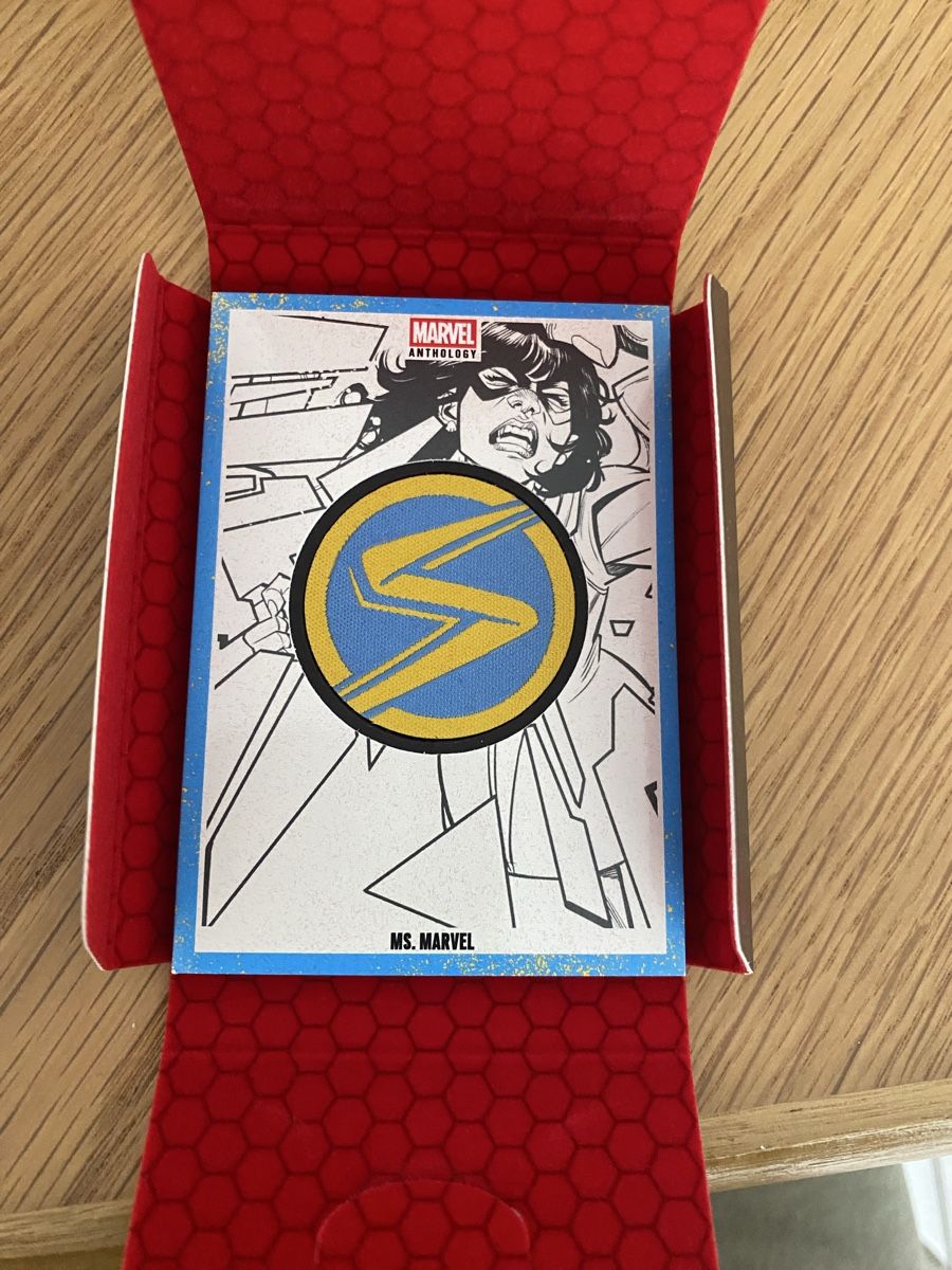 Panini Carte collezionabili: Marvel Ms. Marvel Badge Card Anthologie Panini Memorabilia – Nuovo e nell'imballaggio originale da Boningen venduto da chregu90
