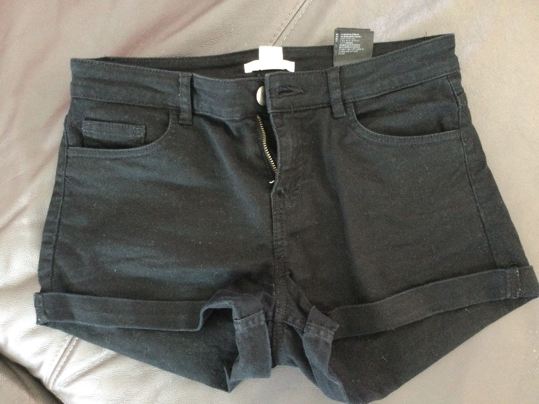 H&M Pantaloni: Shorts schwarz – Usato da Horw venduto da Benny017