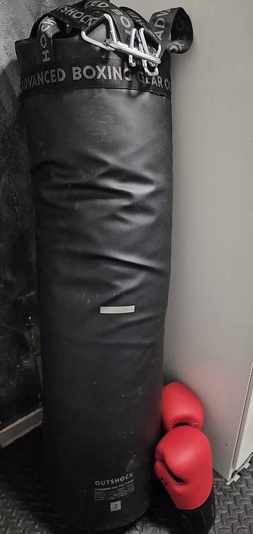 Decathlon Sacchi da boxe: Boxsack mit Handschuhen – Usato da Reinach BL venduto da Pizzn