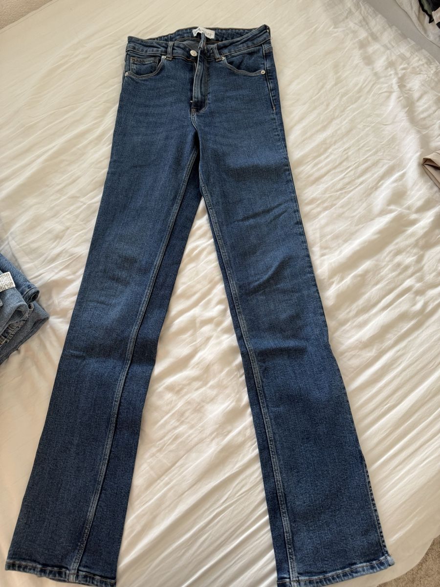 Zara Jeans: Zara Jeans mit Schlitz, top Zustand! – Gebraucht aus Volketswil von habibeoez 6
