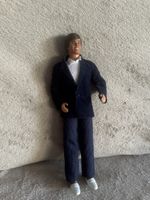 Ken im Anzug