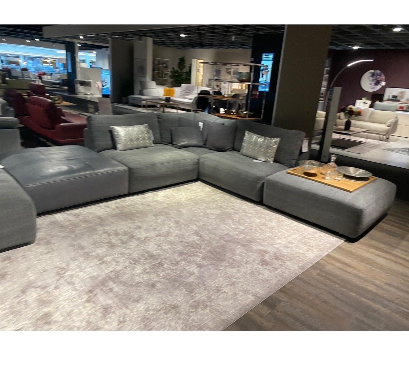 Hocker: Sitzhocker / Pouffe aus Leder grau – Gebraucht aus Horgen von NaiomiSD 1