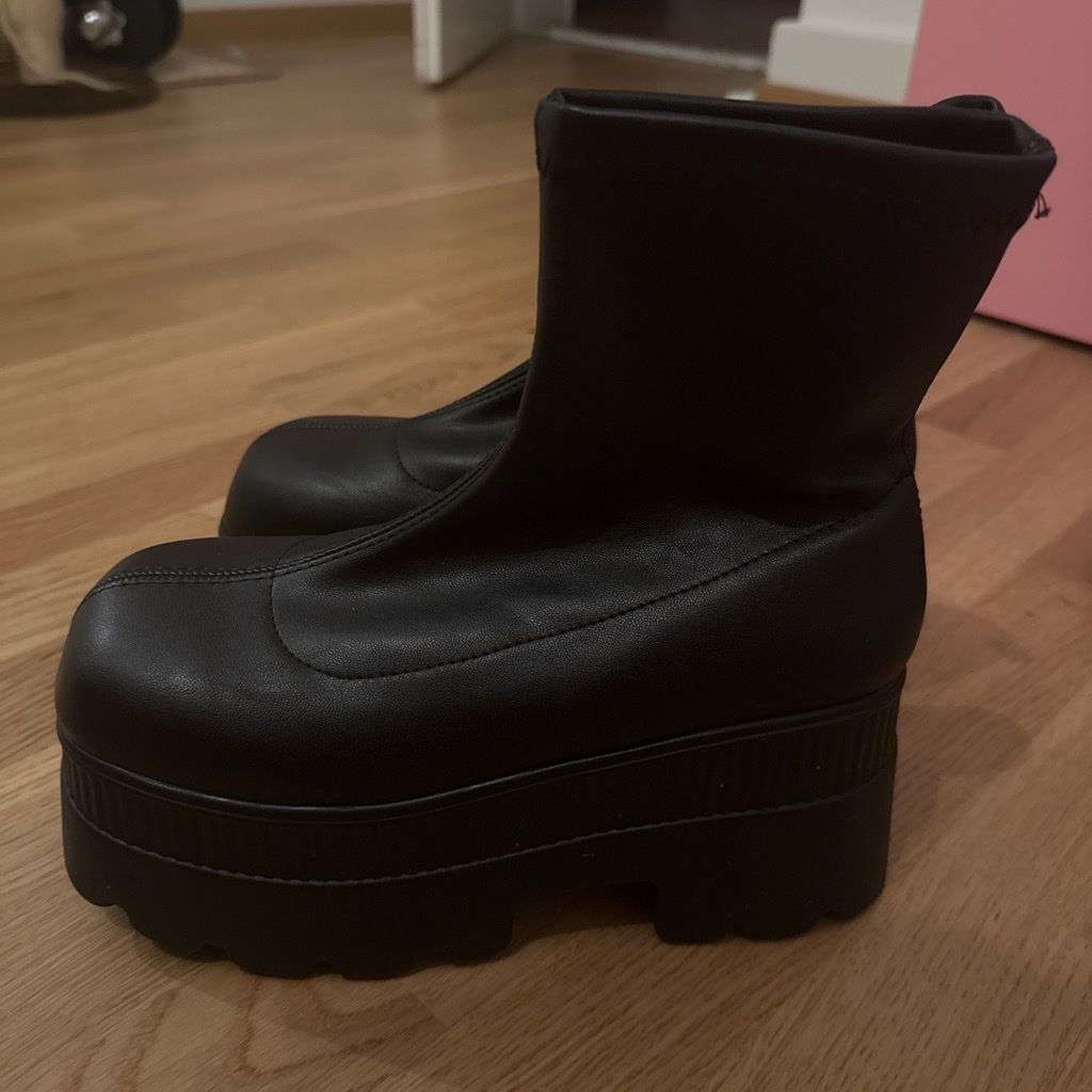 Scarpe da donna: Black platform boots size 36 – Nuovo (secondo la descrizione) da Bern venduto da Bibimyeon 1