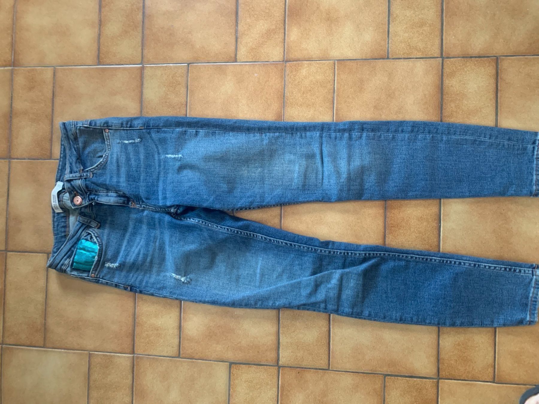 Zara Jeans: Pantalon jeans Taille 36 Zara – Gebraucht aus Veyrier von kimedovapa