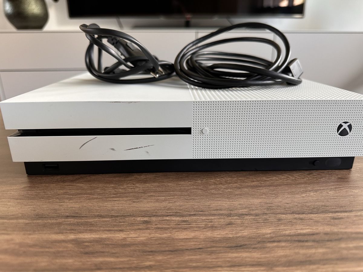 Microsoft Console: Xbox One S 1TB + 2 Controller + 9 Spiele + OVP | Komplettset – Usato da Binningen venduto da hol_c6pw 1