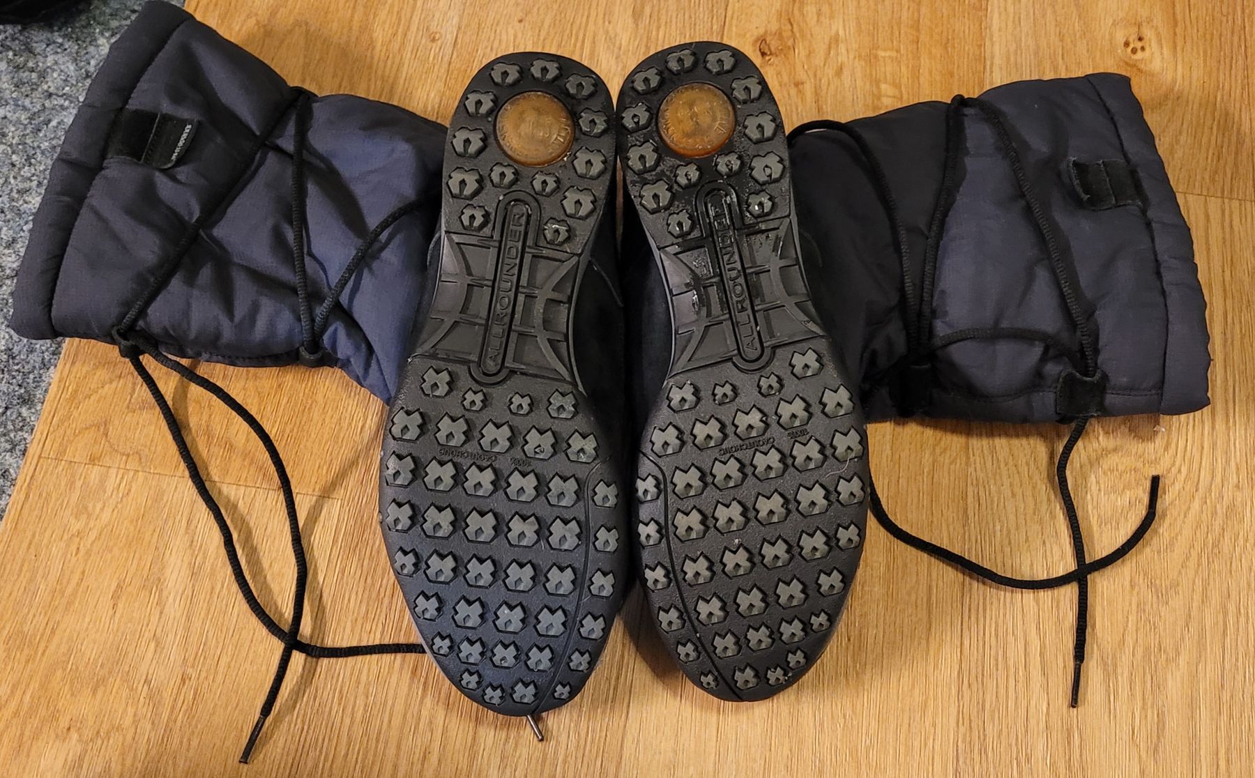 Scarpe da donna: schwarze Winterstiefel Gr. 41 – Usato da Zug venduto da dhs87 3