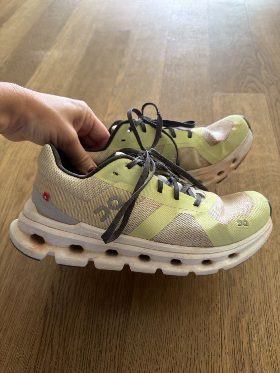 On Chaussures hommes: On cloudrunner 38 – D'occasion à Hausen AG par nik_9sg2