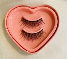 False lashes-Faux-cils Kylie Jenner