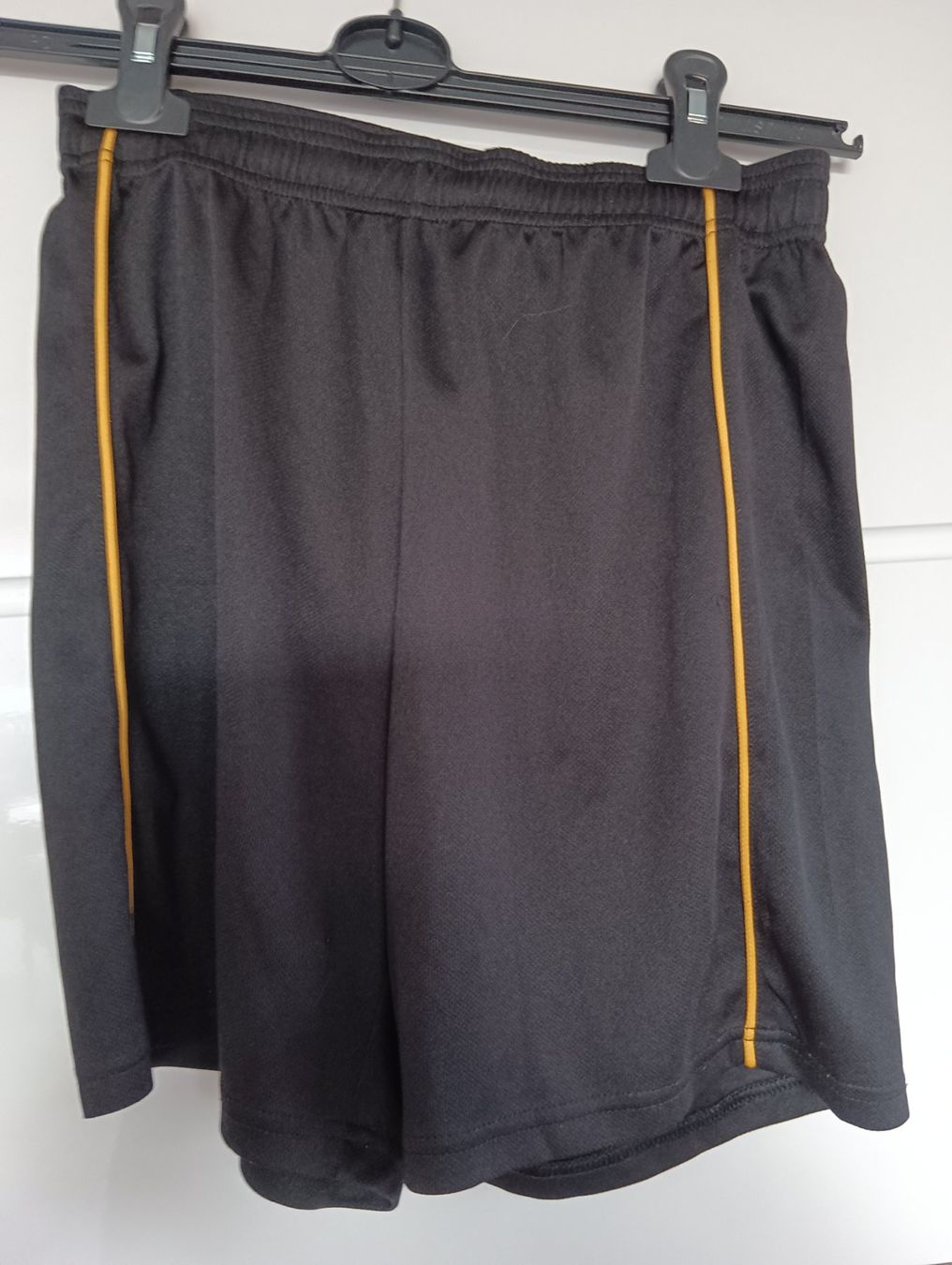Hosen: Shorts Fussball Gr. 152 – Gebraucht aus Schöfflisdorf von kin_2dp9