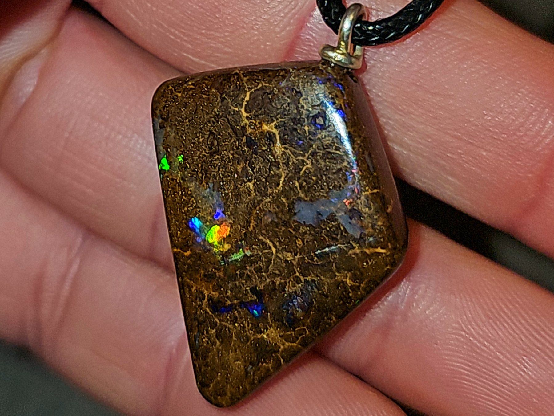 Pietre preziose: Natürlicher australischer Boulder Opal Anhänger – Usato da Uerkheim venduto da Winwinner 2