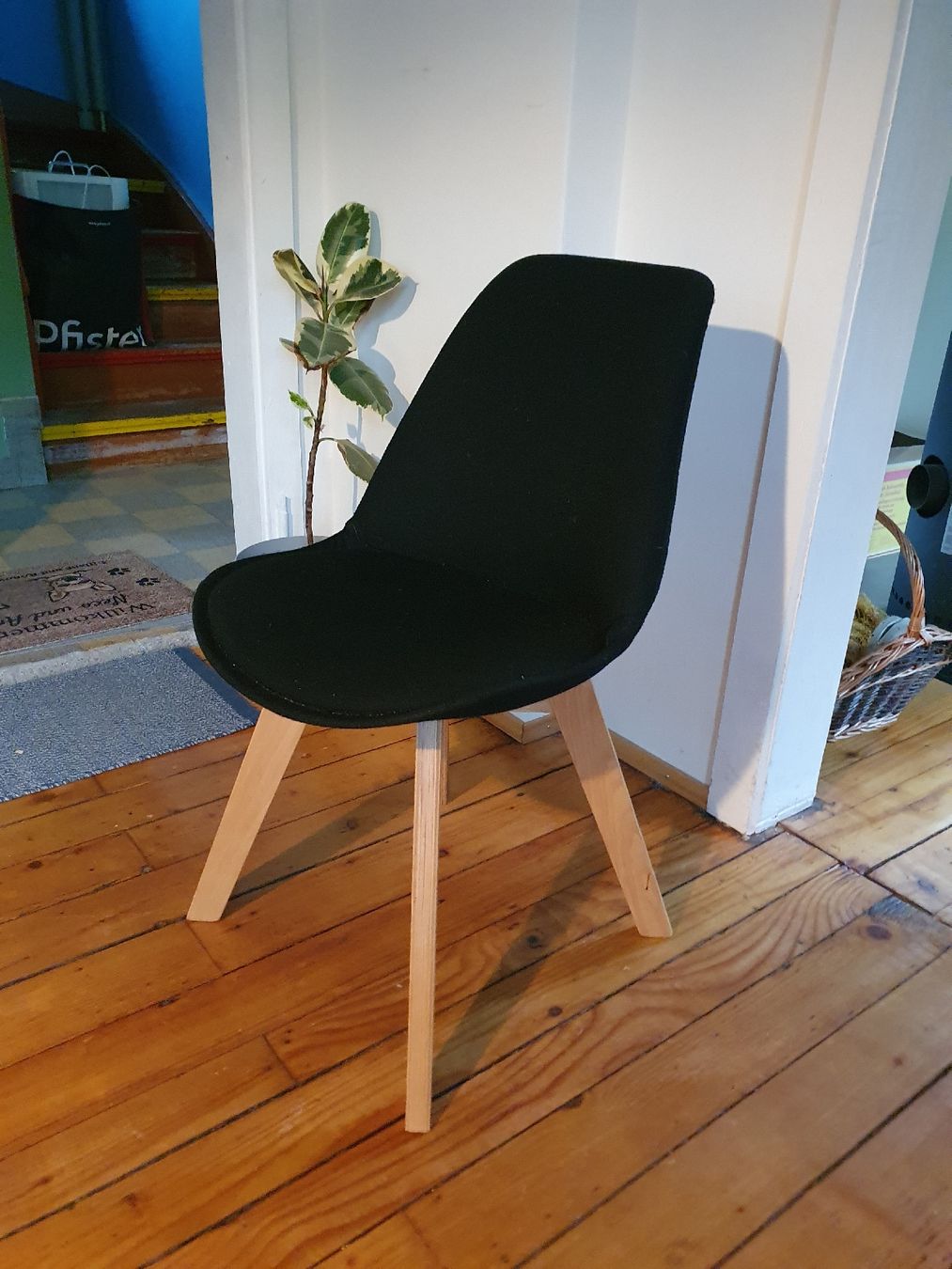 Stühle: 6 schwarze Stühle Stoff & Holz  – Gebraucht aus Grindel von Liliane6 1