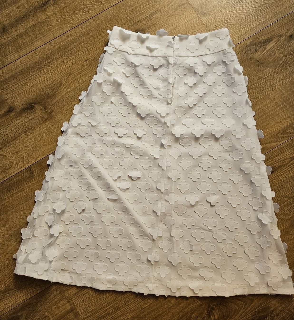 Cinque Gonne: Cinque Sommerrock, Gr. 32, Weiss mit Blumenmuster. – Nuovo (secondo la descrizione) da Rhäzüns venduto da inf_rcj7 2