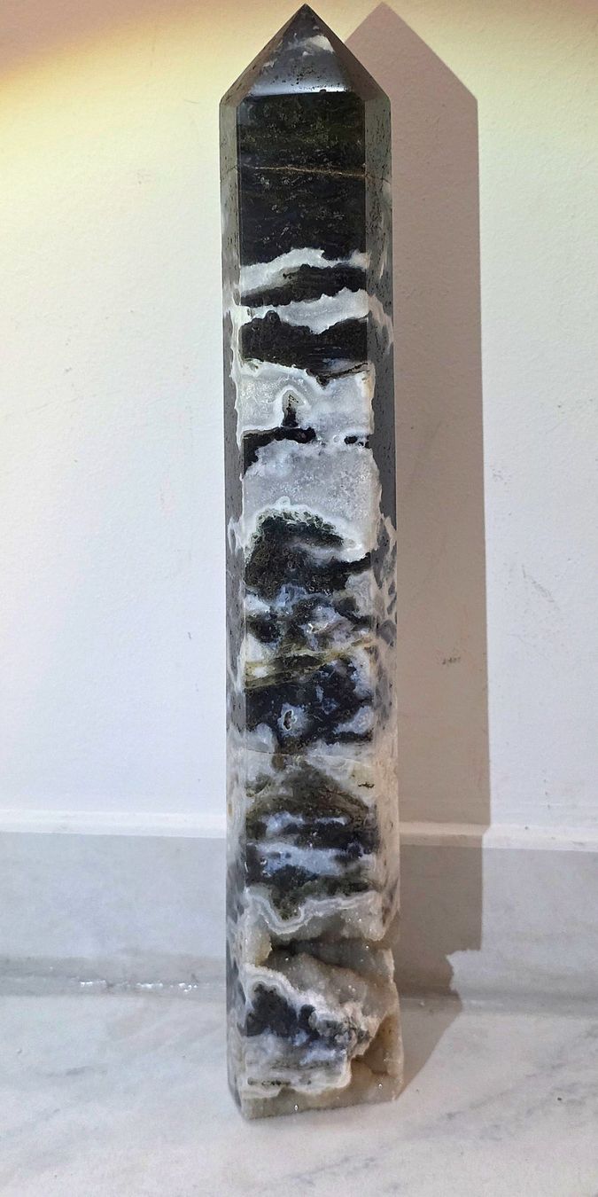Mineralien & Heilsteine: XXL Moosachat Obelisk 1.52kg – Neu und originalverpackt aus Matzingen von Shay_Crystalz