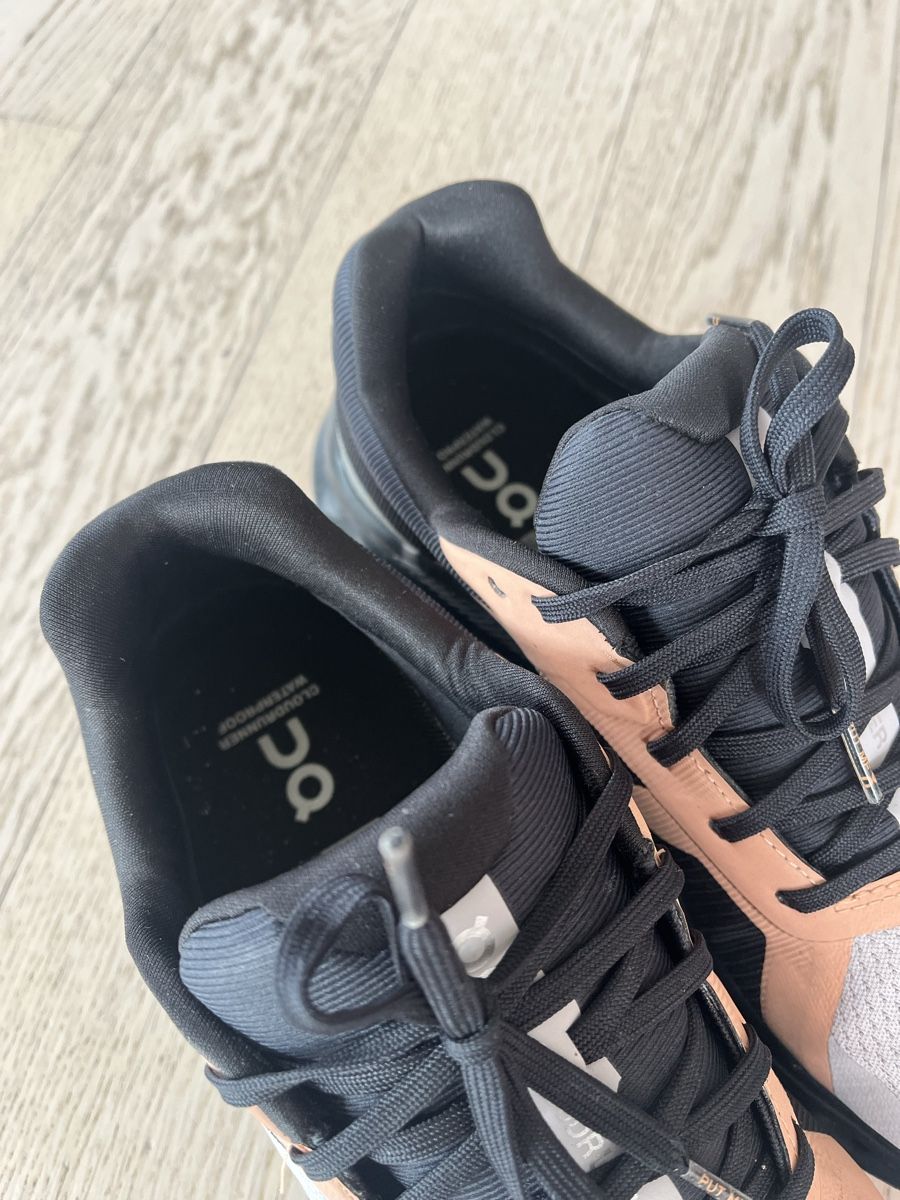 On Chaussures femmes: On Cloudrunner Waterproof 39 – D'occasion à Tagelswangen par Ugine_09 2