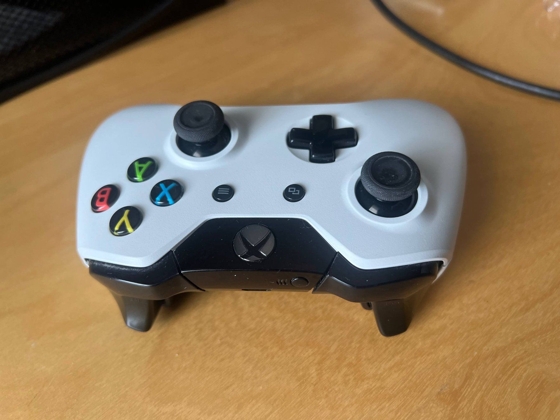Microsoft Controller: Original Xbox One Wireless Controller Weiss – Usato da Binningen venduto da vitalii_zozulia 1