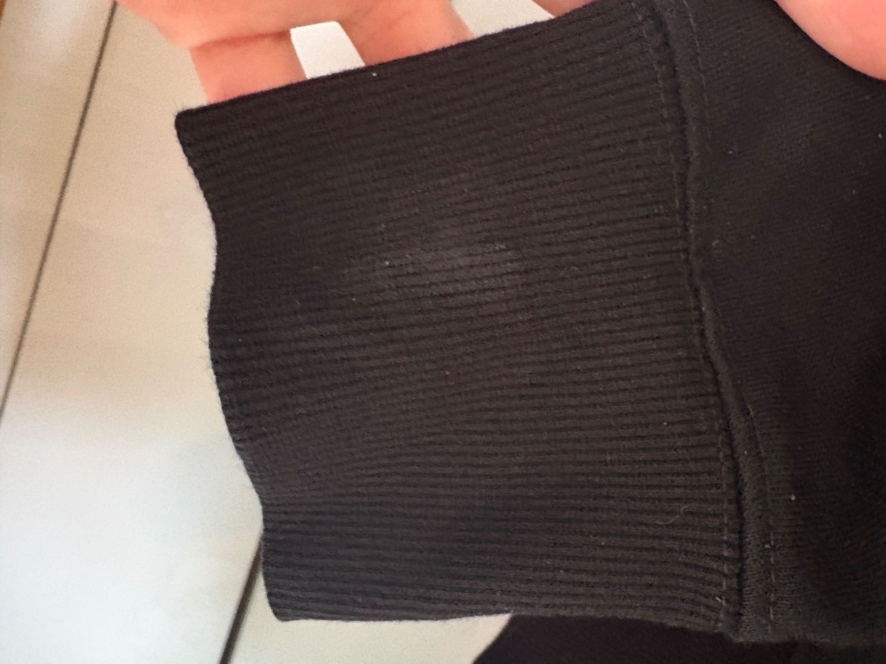 Maglioni & Felpe: Pullover schwarz Grösse S – Usato da Rümlang venduto da Jenni.21 3