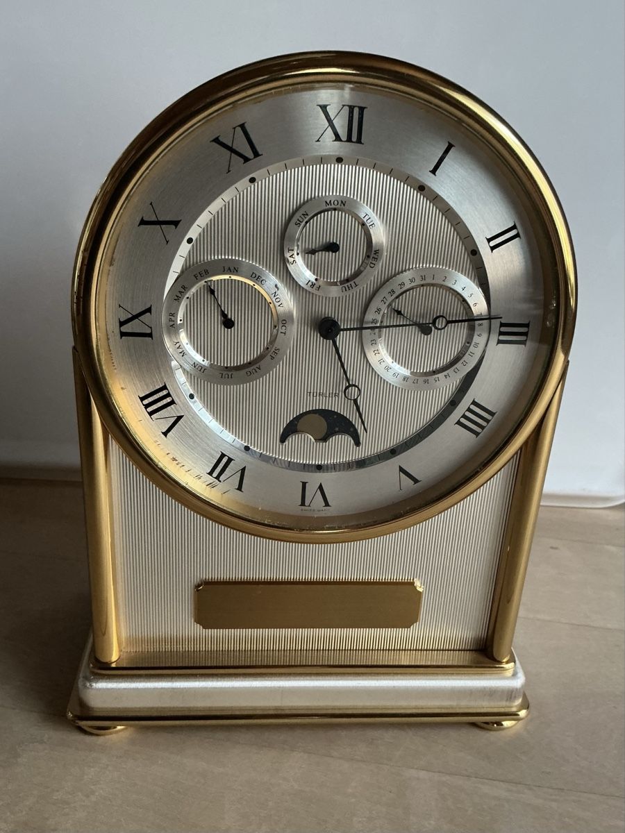 Orologi: Tischuhr mit Vollkalender – Usato da Hölstein venduto da Uhriella 1