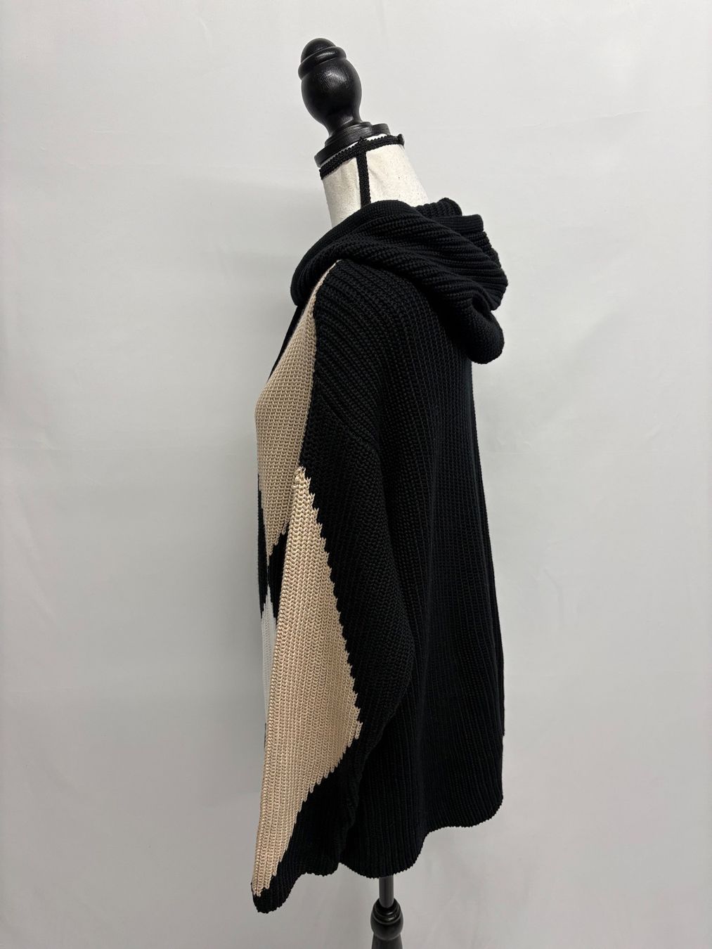 Monari Maglioni & Felpe: Monari Kapuzenpullover mit Muster 44 beige schwarz – Nuovo (secondo la descrizione) da Regensdorf venduto da secondchancefashion 2