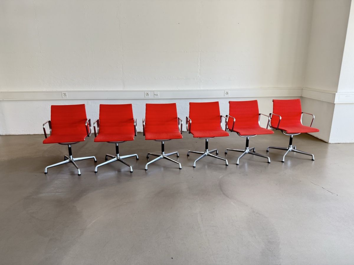 Eames Sedie: Vitra EA 108 Bürostunl von Eames in rotem Hopsak – Usato da Grenchen venduto da Design-Outlet 5