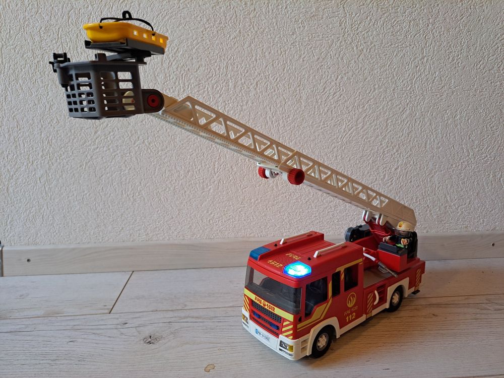  Foto zu Playmobil Feuerwehrauto 