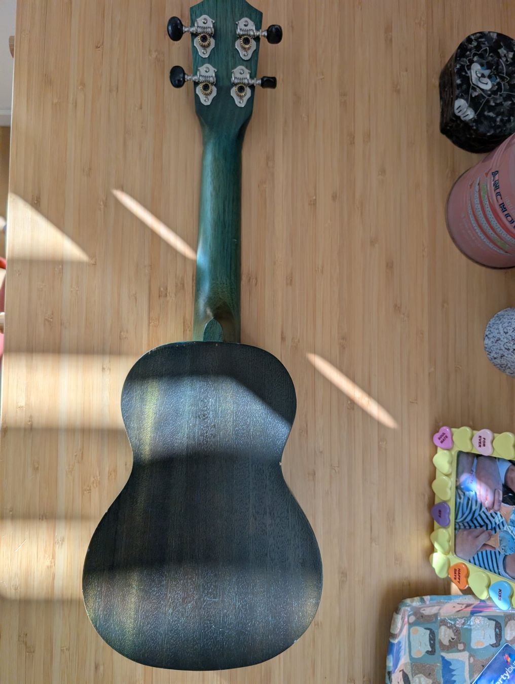 Instruments de musique: Ukulélé bâton rouge – D'occasion à Marly par mar_2r9q 3