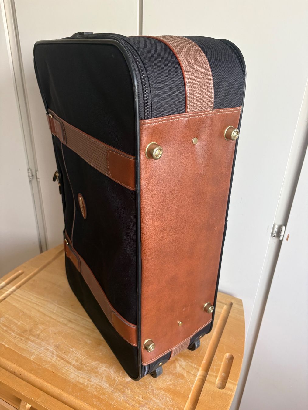 Reisekoffer: Rollkoffer schwarz braun – Gebraucht aus Frick von Rukki 4