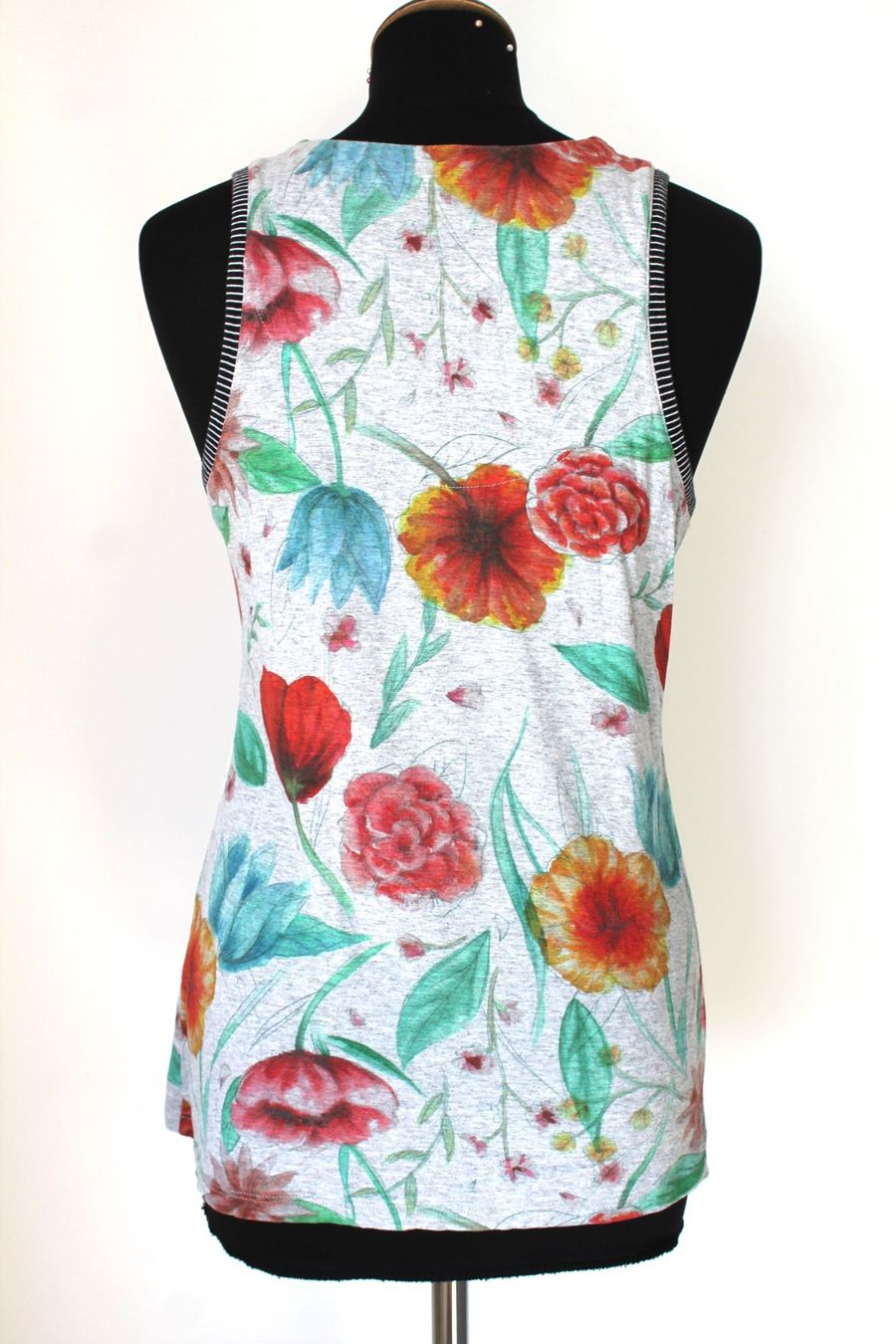 Desigual Top: Top DESIGUAL taille L – Usato da Chez-le-Bart venduto da jasse 1