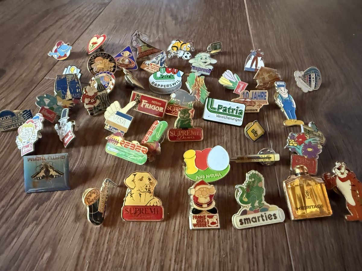 Plaketten & Abzeichen: Pin - Sammlung – Gebraucht aus Jona von GeG001 2