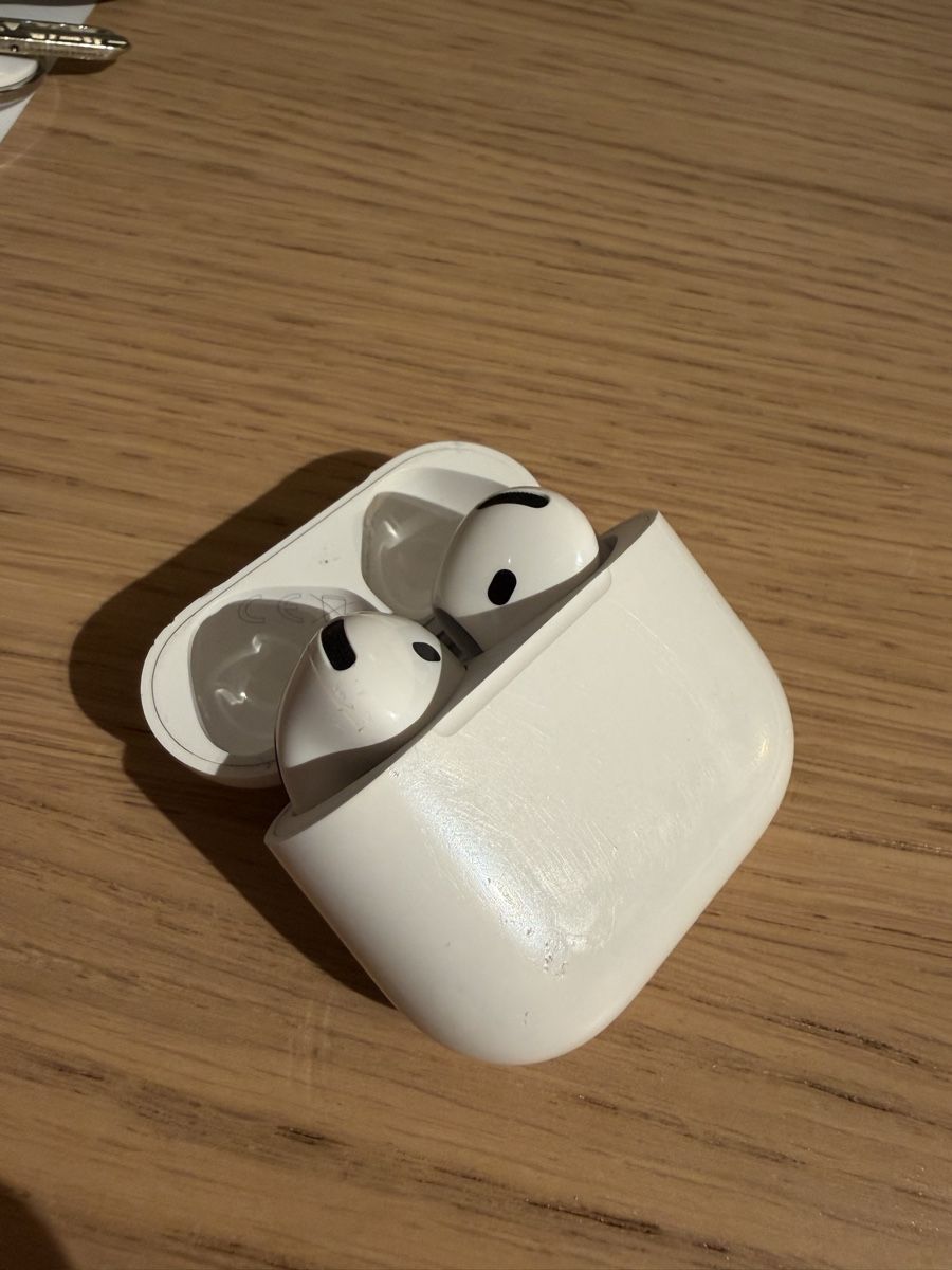 Apple Cuffie: Airpods Gen 4 mit ANC – Usato da Eglisau venduto da pebblebeach 5