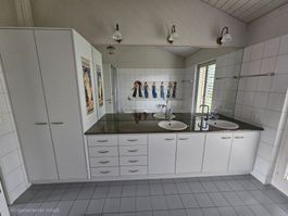 Badezimmermöbel Doppelwaschtisch Schränke weiss Abdeckplatte