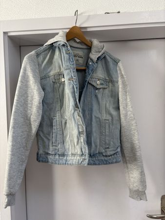Jeansjacke mit Kapuze, Gr. 42, Top Zustand!