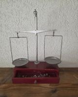 Antike Apothekerwaage mit Gewichten