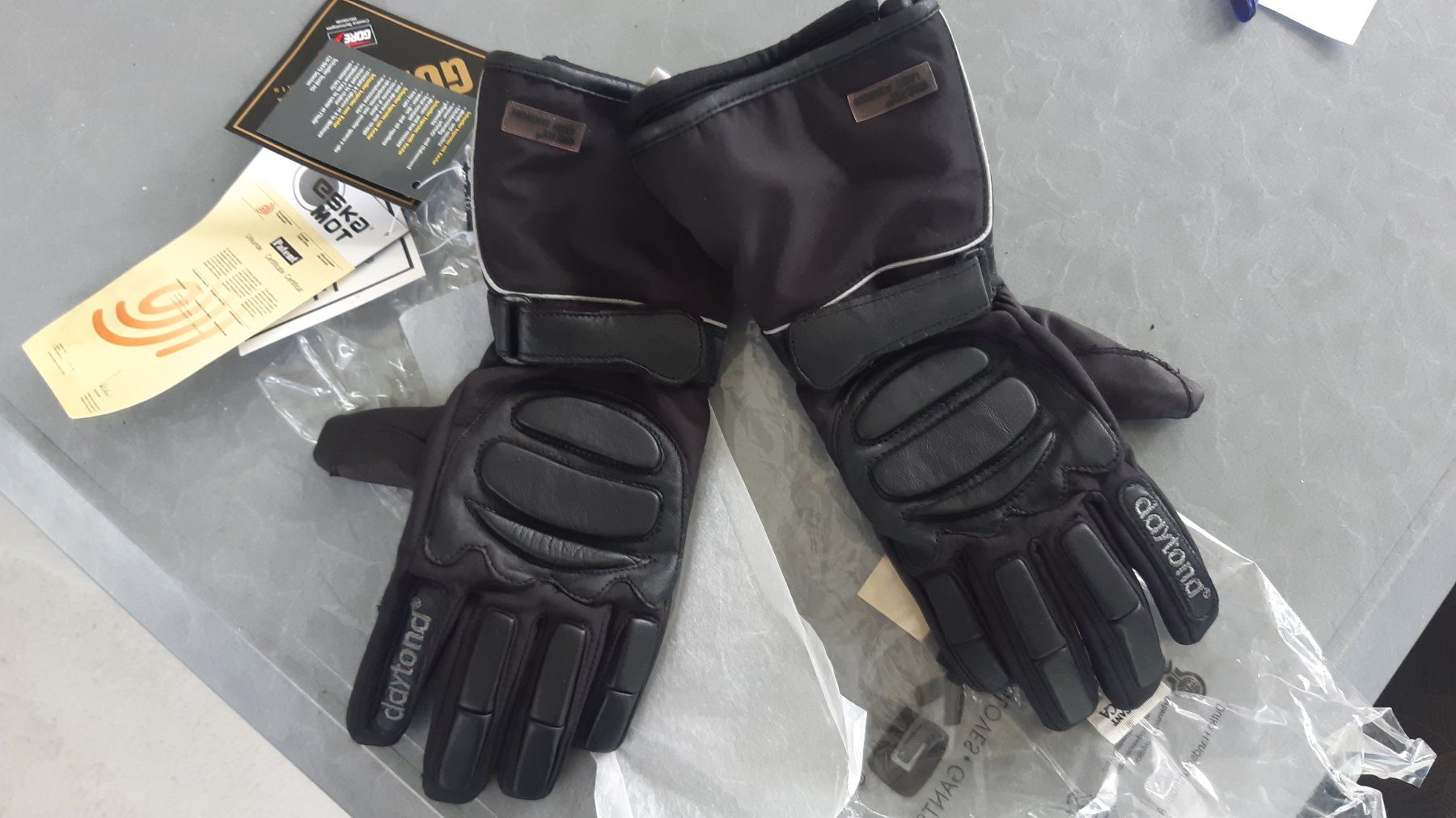 Guanti & manicotti: NEU/ Daytona/ S /Damen/70% – Nuovo e nell'imballaggio originale da Adlikon b.Regensdf venduto da attila63 1
