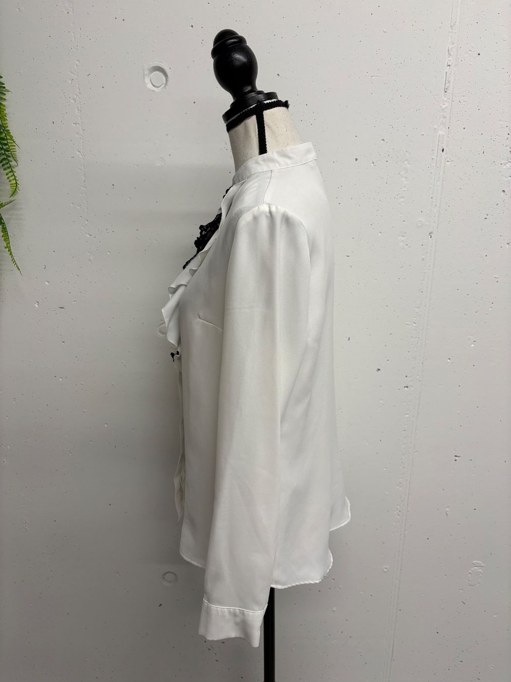 Camicette: Mohito Bluse Weiss mit Spitze Gr. 36/38 Rüschen – Nuovo (secondo la descrizione) da Regensdorf venduto da secondchancefashion 2