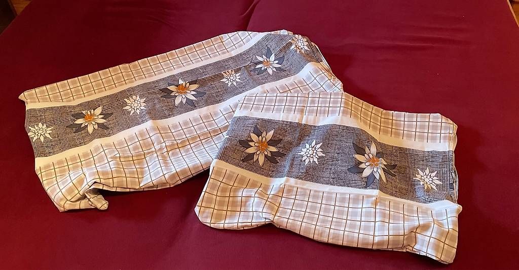 Biancheria da letto: Bettwäsche braun kariert mit Edelweiss – Usato da Zweisimmen venduto da Mikat 2