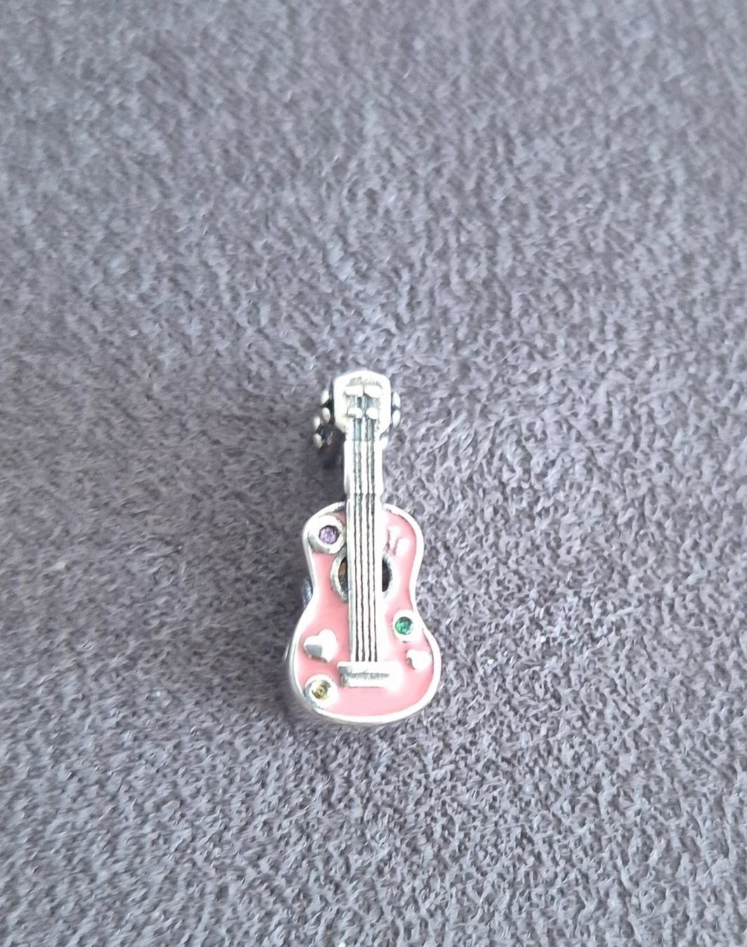 Ciondoli: Silber Charm E-Gitarre rosa +Garantie – Nuovo (secondo la descrizione) da Rotkreuz venduto da Carbone_Bijou-Shop