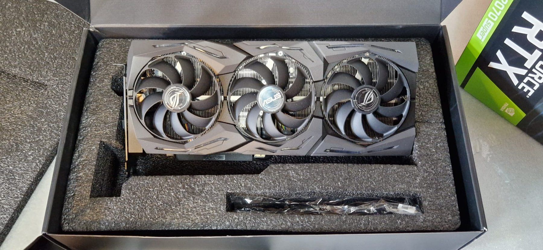 Asus Schede grafiche: ASUS GeForce RTX 2070S ROG STRIX A8G Gaming – Usato da Alosen venduto da A1pro 1