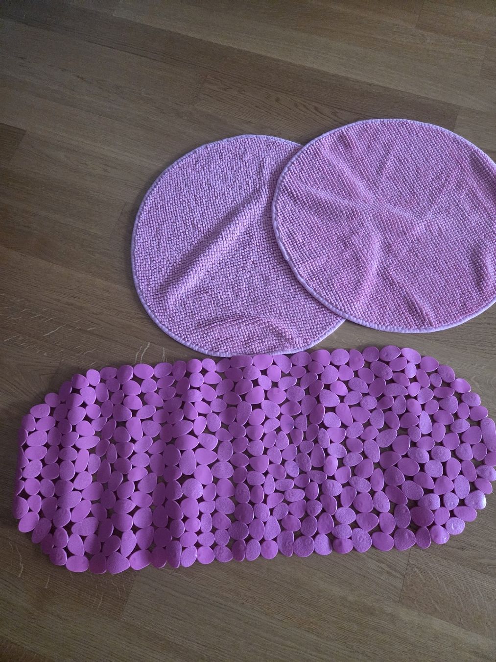 Teppiche: Badezimmerteppiche rund rosa Badematte Badezimmer Teppich – Gebraucht aus Pratteln von madi1990