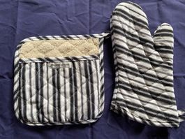 William Sonoma Black White Stripe Oven Mitt Pot Holder Set