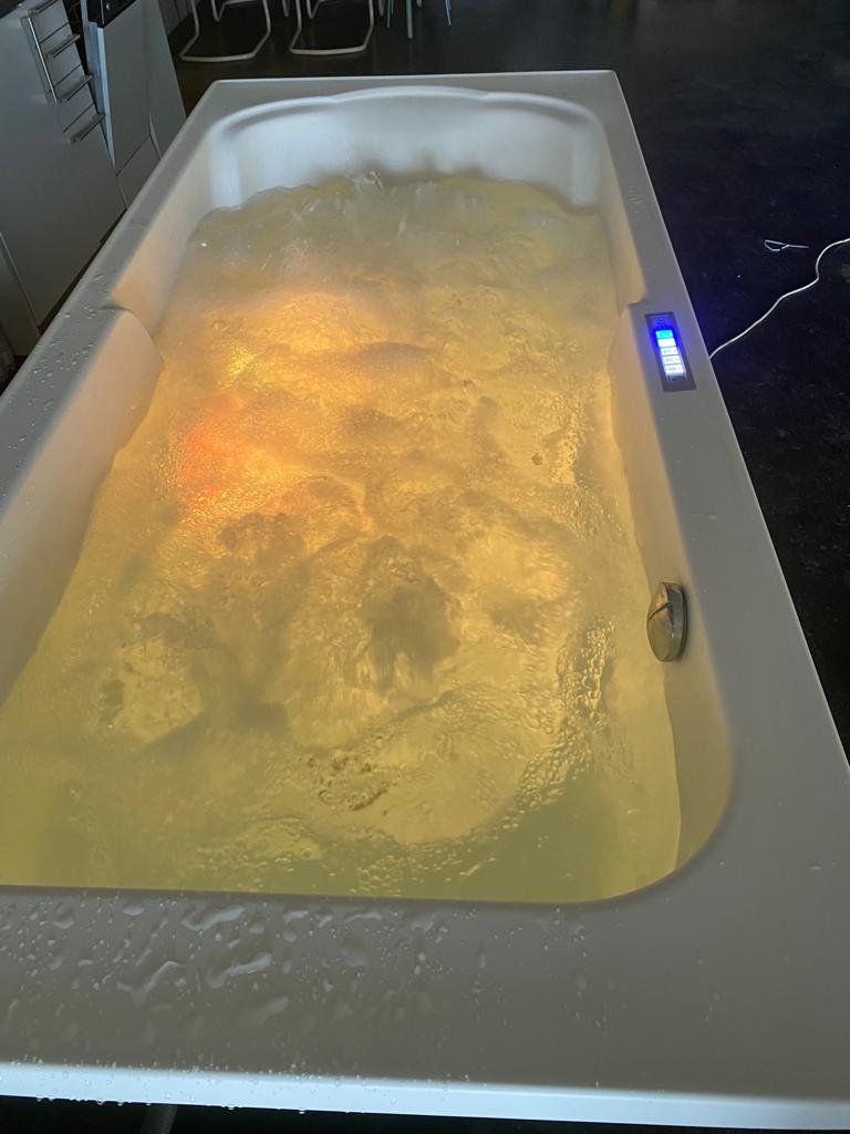 Vasche da bagno: Whirlpool Badewanne mit Luft und Wassersystem – Nuovo (secondo la descrizione) da Laupen BE venduto da HRSTHS 6