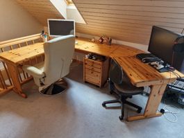 Schreibtisch aus Holz zu verkaufen inkl. Korpus