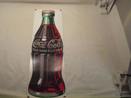 Emaileschild mit Coca Cola Flasche