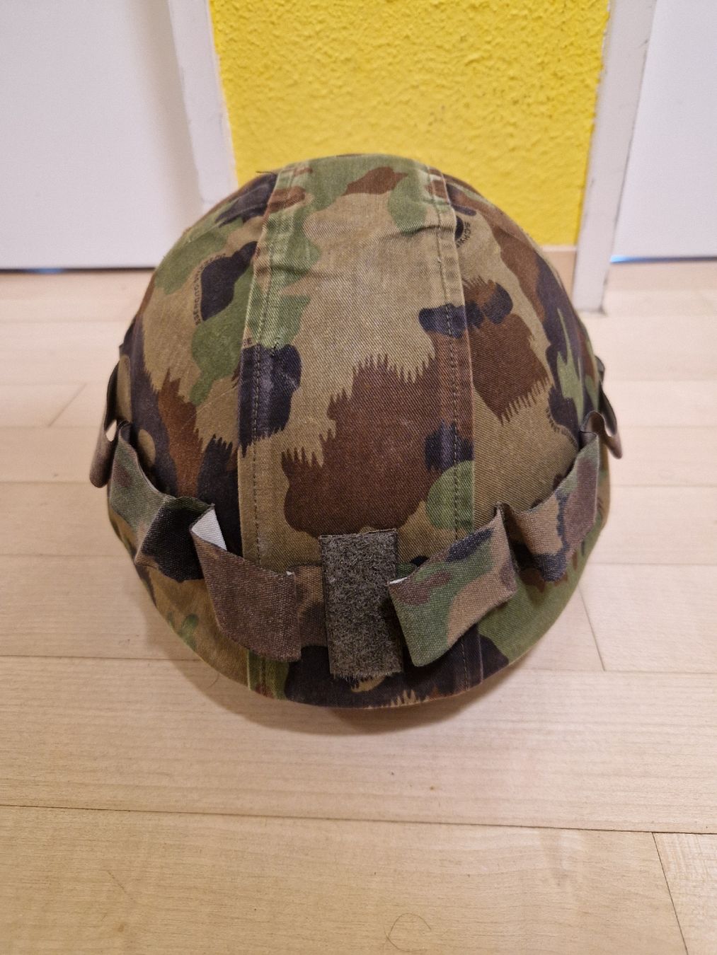 Uniformi & Effetti personali: Schweizer Armee Helm – Usato da Zürich venduto da Salesmaker