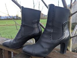 Lloyd Chelsea Boots mit Budapester Muster Gr 39 Schwarz