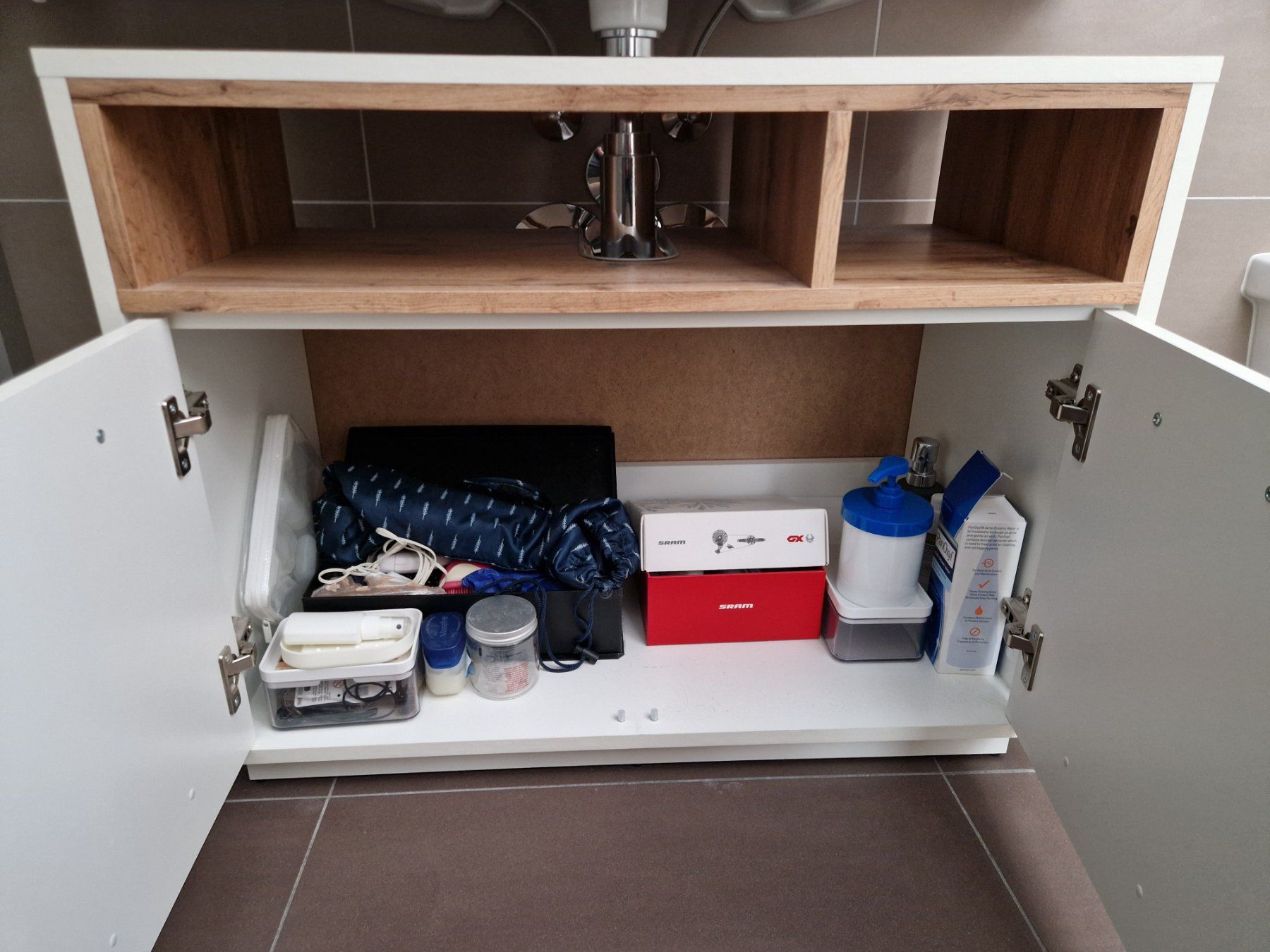 Installations & Meubles: Waschbeckenunterschrank – D'occasion à Heerbrugg par san_dr2y 2