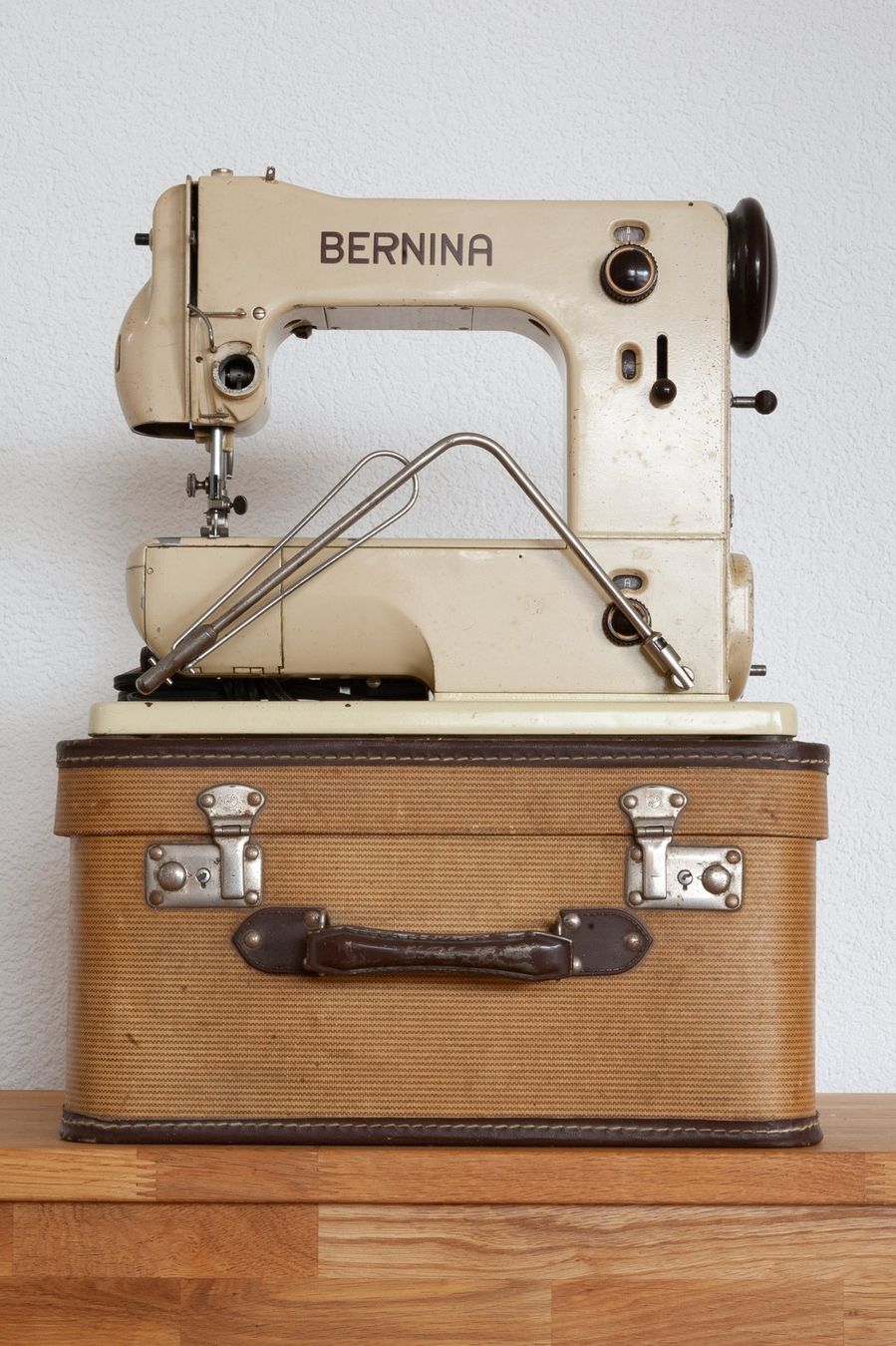 Bernina Macchine da cucire: Antike Bernina Nähmaschine – Usato da Enney venduto da pvonlant 1