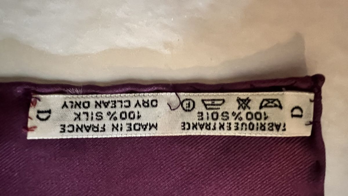 Hermès Foulards & écharpes: Carré de soie HERMES – Neuf avec emballage d'origine à Meyrin par 24Heures 1
