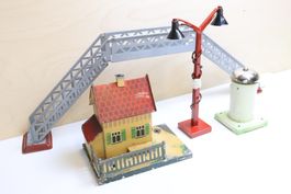 Bahnhof Gebäude + Märklin Leutwerk + mehr Spur 0