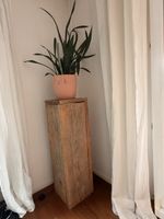 Rustikale Holz-Säule aus altem Tannenholz inkl. Pflanze 🪴 